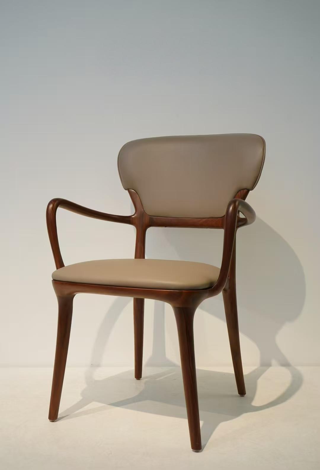 Eternity Curve Contemporary Chair: Minimalist Mastery in Leather & Hardwood