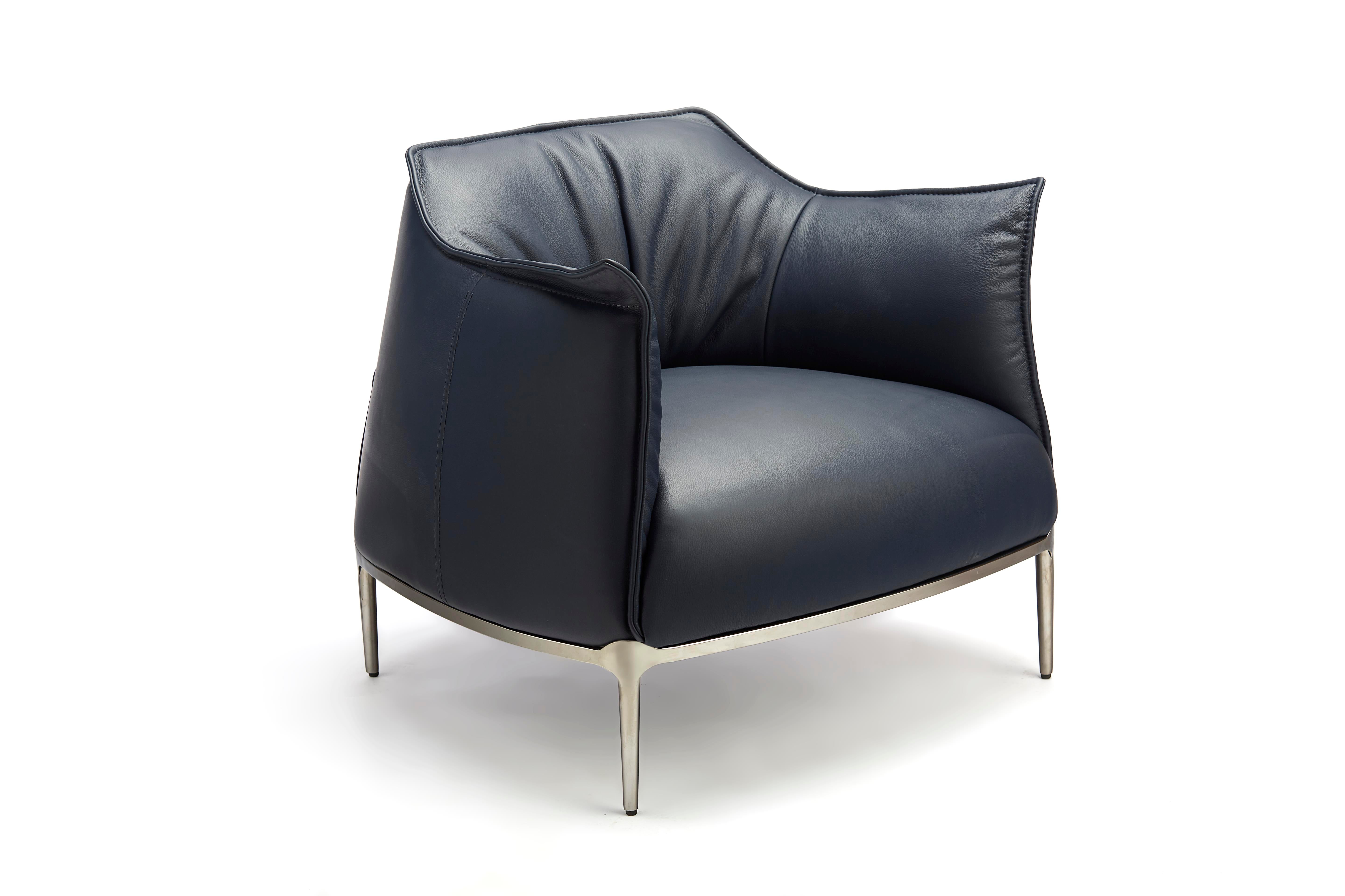 Modern Crimson Leather Lounge Chair – Mid-Century Inspired Single-Seater Sofa with Slim Metal Legs – Contemporary Living Room Accent Piece