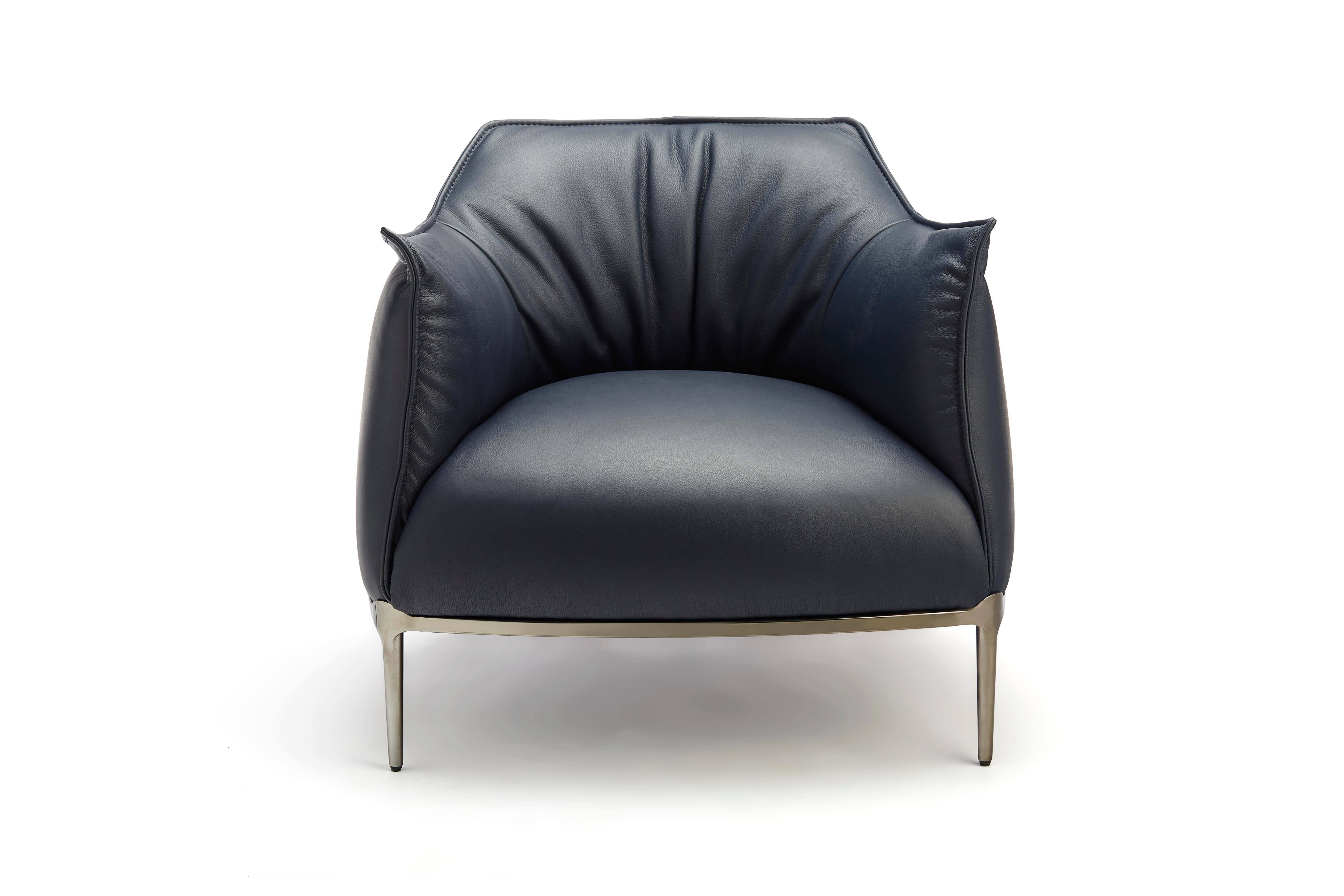 Modern Crimson Leather Lounge Chair – Mid-Century Inspired Single-Seater Sofa with Slim Metal Legs – Contemporary Living Room Accent Piece