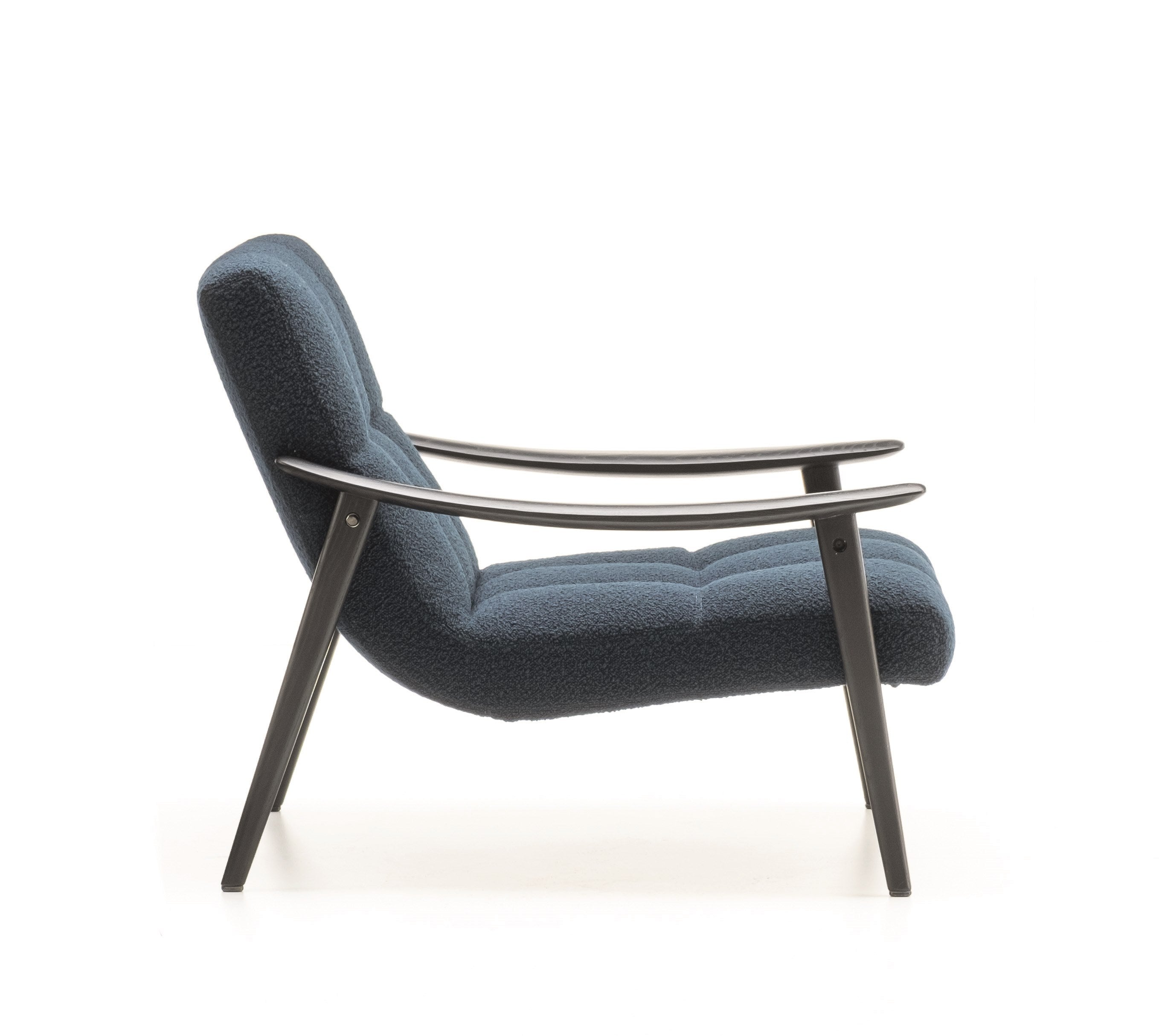 Amber Embrace Lounge Chair: Walnut-Toned Ashwood & Sunlit Leather Harmony