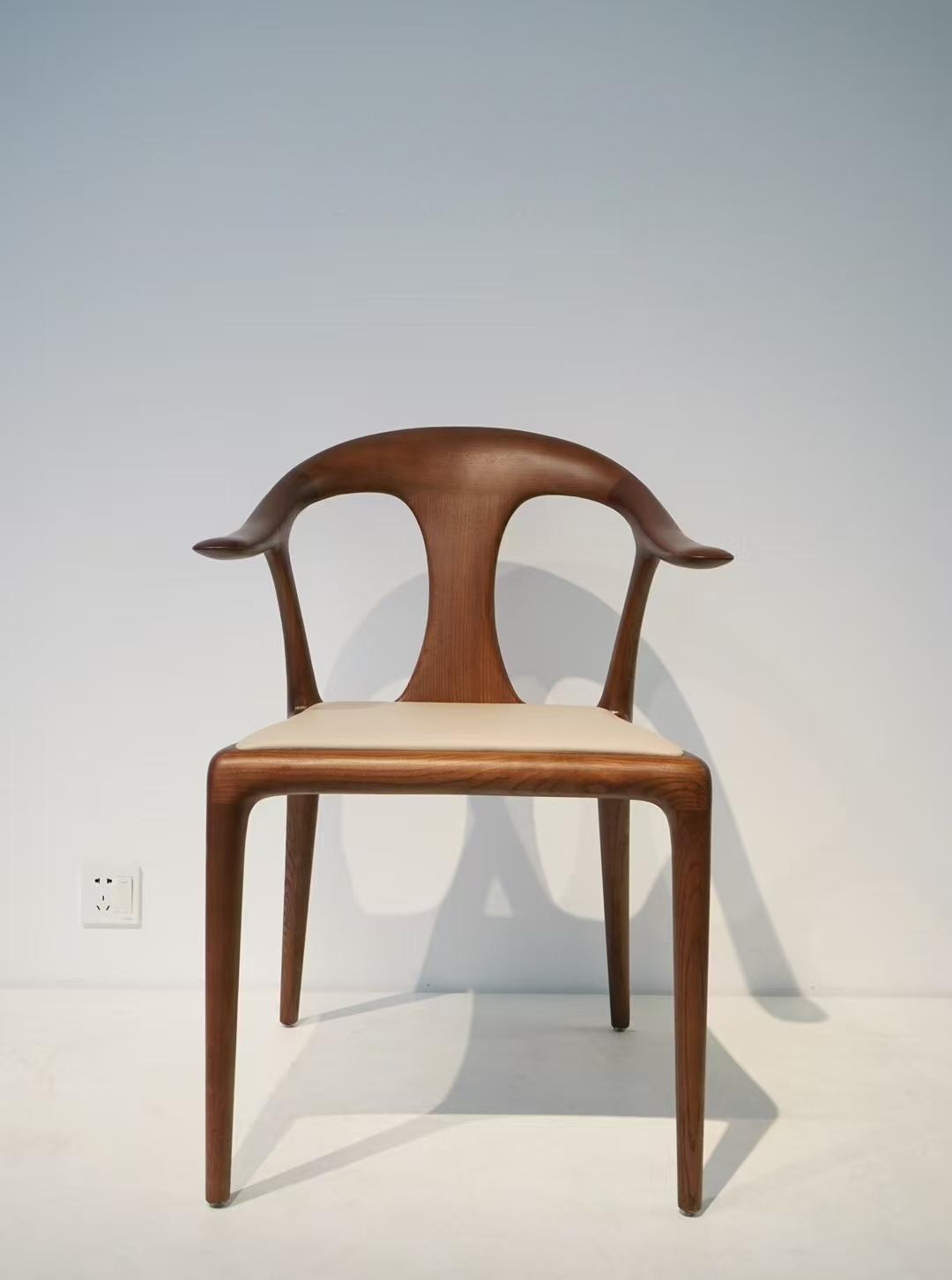 Aether Lounge Chair: Sculptural Ashwood & Organic Curve Narrative