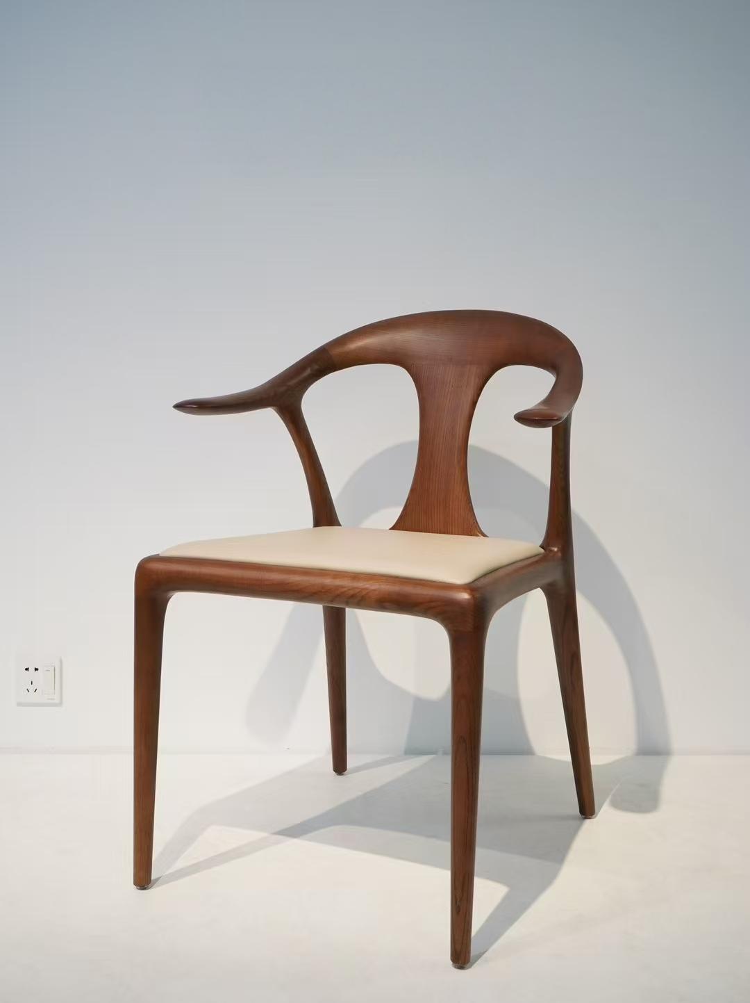 Aether Lounge Chair: Sculptural Ashwood & Organic Curve Narrative