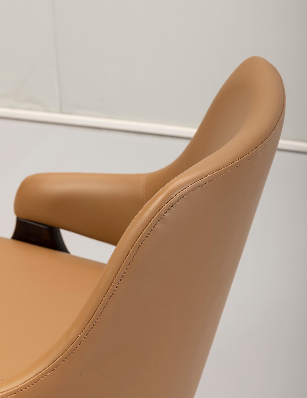 Minimalist Wooden Accent Chair – Light Oak Frame with Cream Fabric Cushion – Modern Scandinavian Living Room Seating