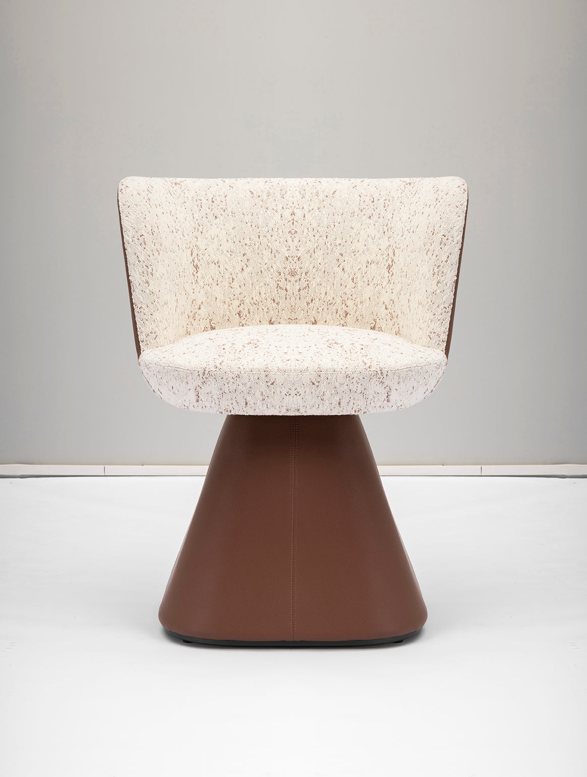 Plush Accent Chair – Curved Cloud-Like Design with Ultra-Soft Velvet Upholstery & Wide Armrests