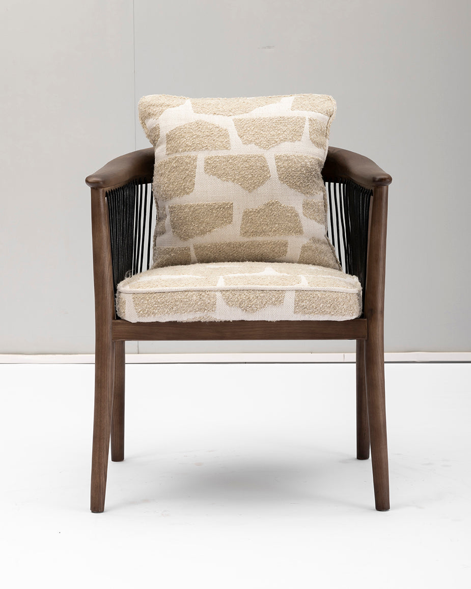Modern Leather Accent Chair – Cream & Brown Contrast Stitching with Black-Tipped Metal Legs
