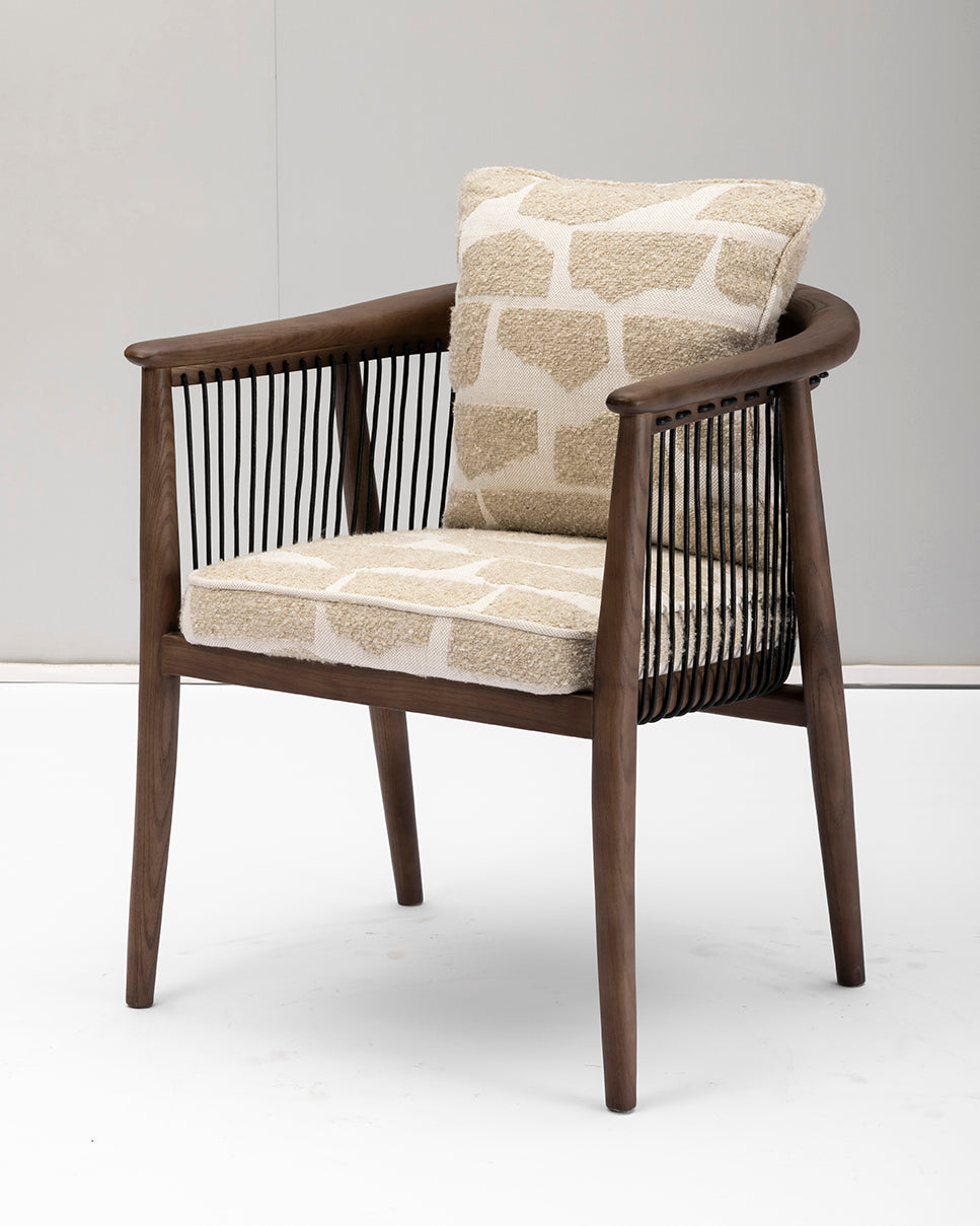 Modern Leather Accent Chair – Cream & Brown Contrast Stitching with Black-Tipped Metal Legs