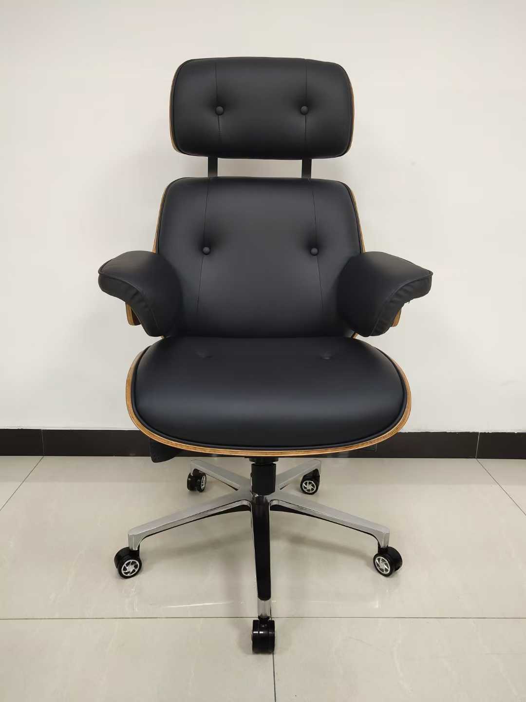 Modern Black Leather Desk Chair – Ergonomic Backrest & Walnut Trim