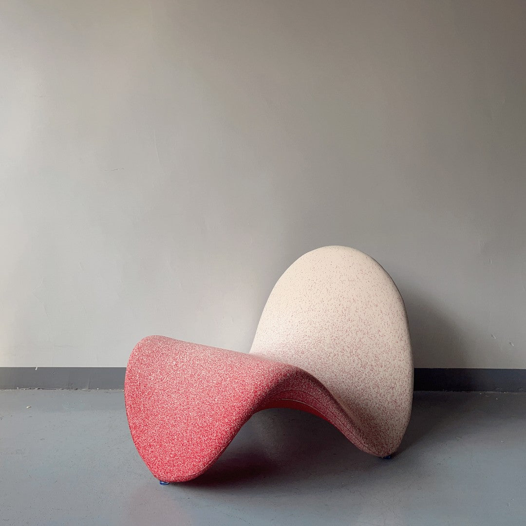 Scarlet Wave Modern Accent Chair – Curved Red Seat with Cream Pebbled Backrest – Organic Contemporary Lounge Chair for Living Spaces