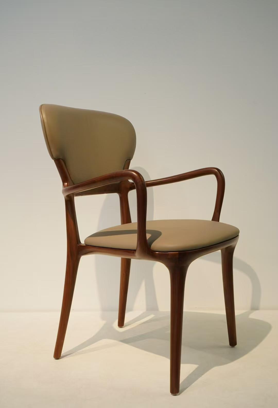 Eternity Curve Contemporary Chair: Minimalist Mastery in Leather & Hardwood