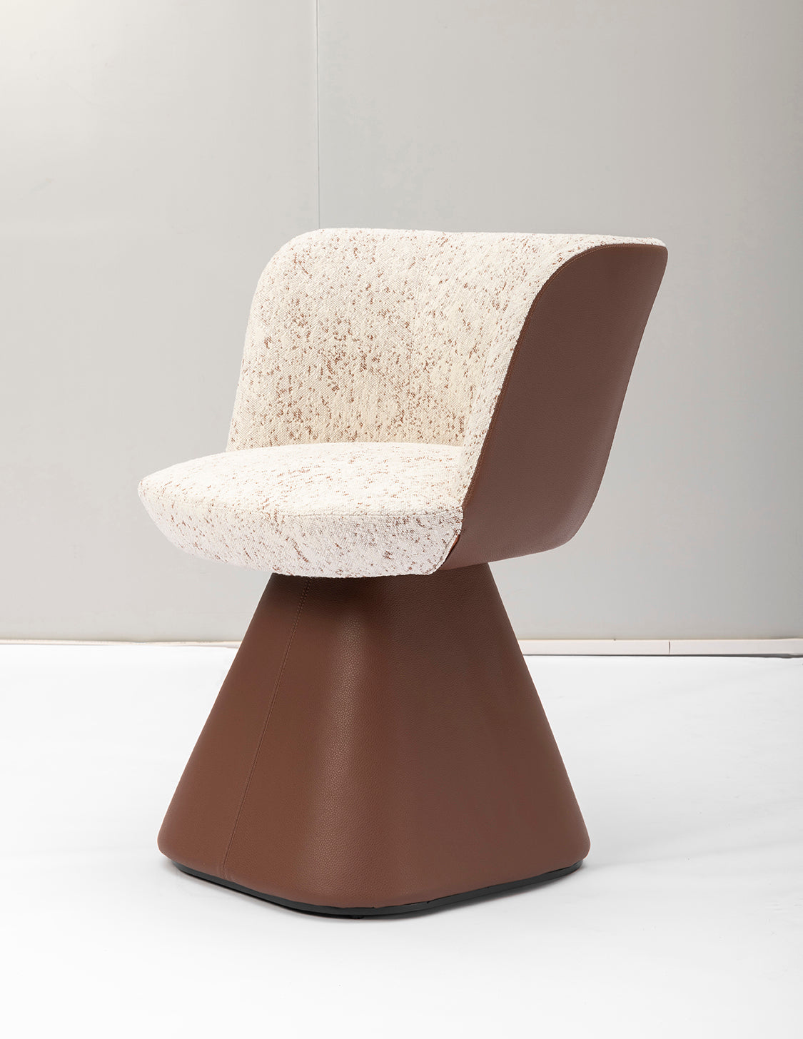 Plush Accent Chair – Curved Cloud-Like Design with Ultra-Soft Velvet Upholstery & Wide Armrests